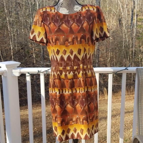 Pretty Brown Dress - Picture 2 of 4